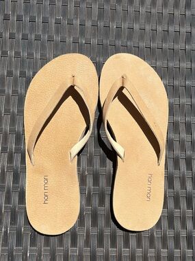 hari mari Women's Tan Flip Flop Sandals